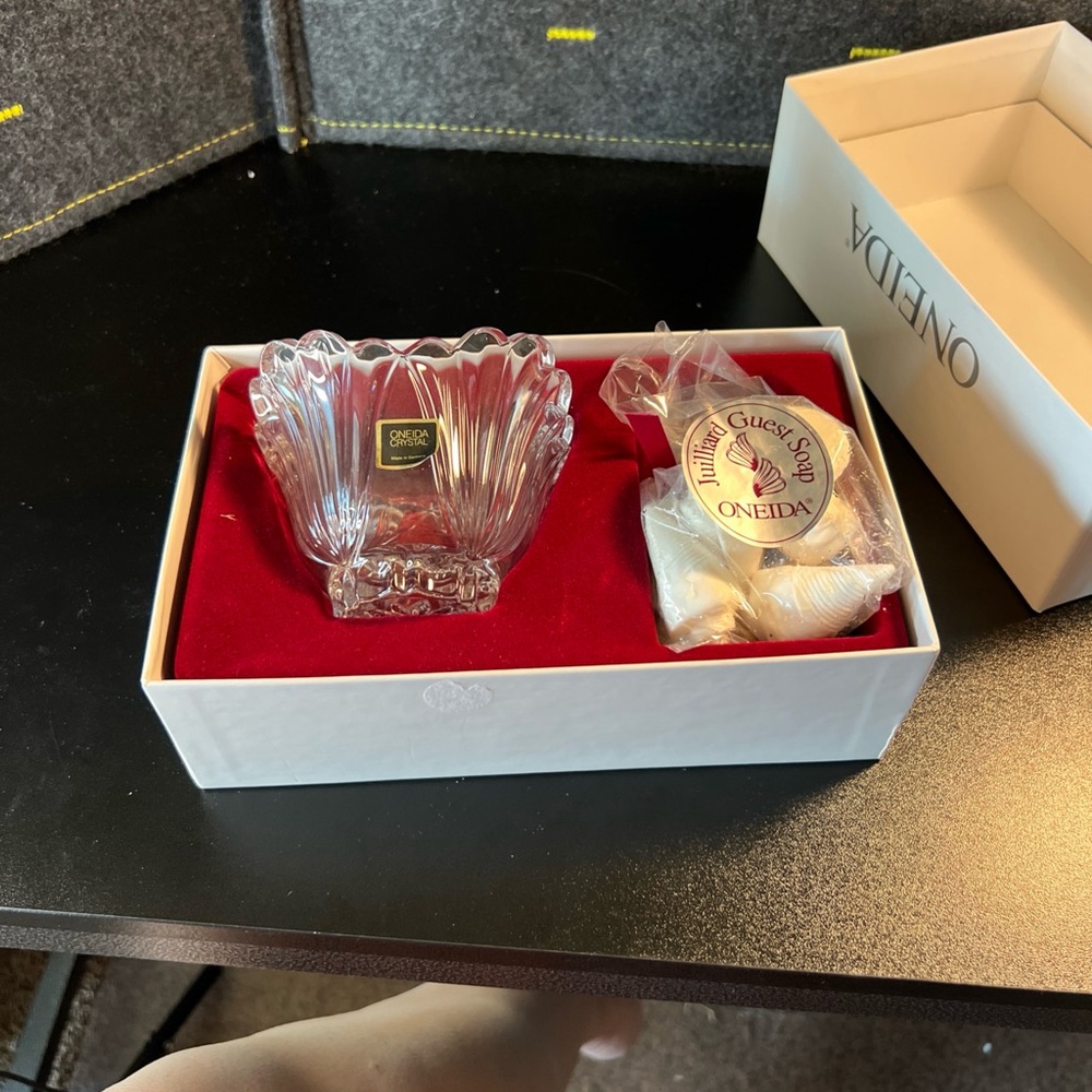 Oneida Crystal Juilliard‎ Demi Bowl & Guest Soap Seashells NEW USA Oneida NY